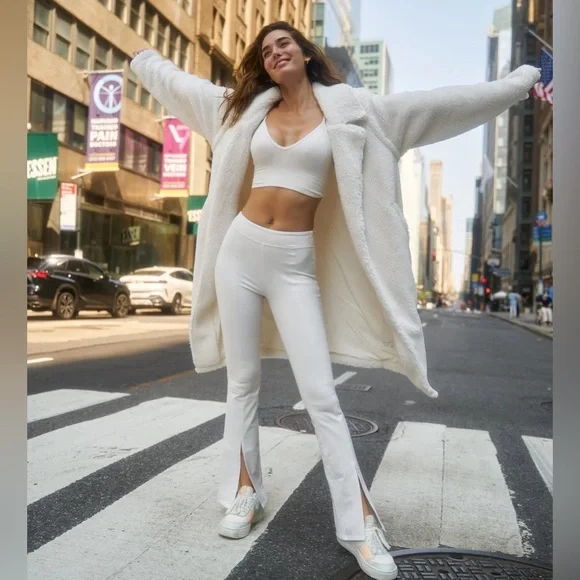 NWT Alo Yoga White Airbrush Flutter Leggings XS 🤍 - Picture 5 of 11